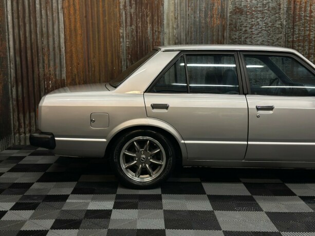 toyota-carina-bensin-1980-big-4