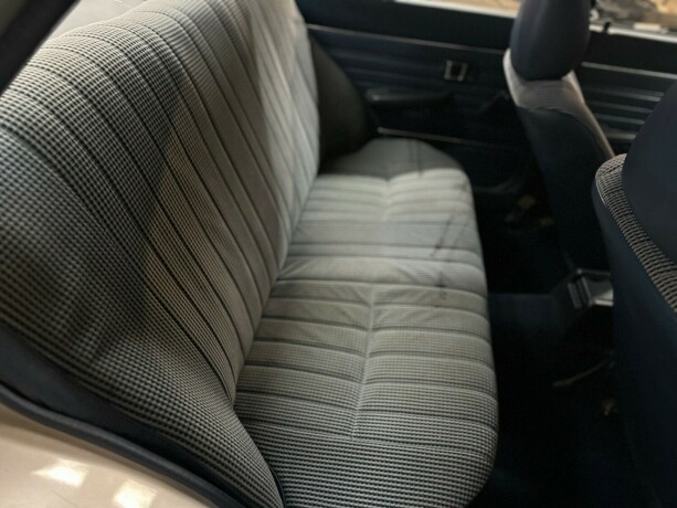 toyota-carina-bensin-1980-big-33