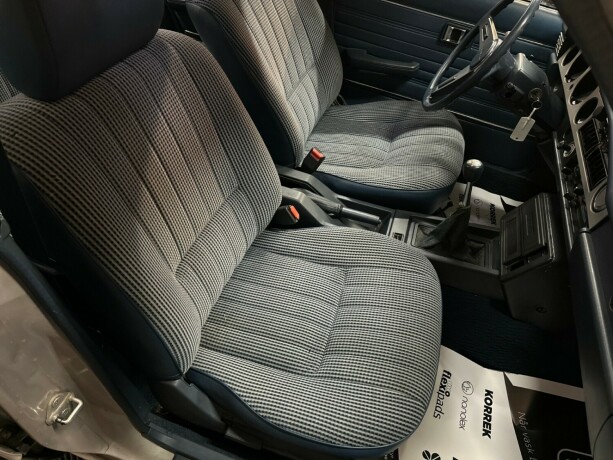 toyota-carina-bensin-1980-big-30