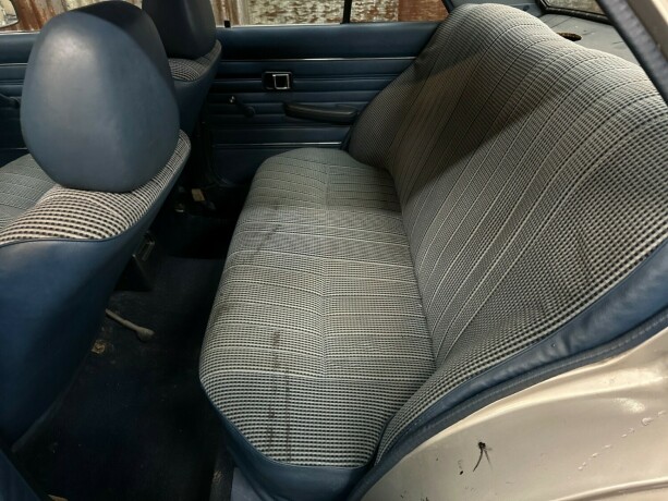 toyota-carina-bensin-1980-big-36