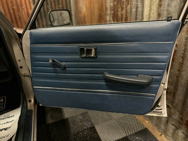 toyota-carina-bensin-1980-big-32