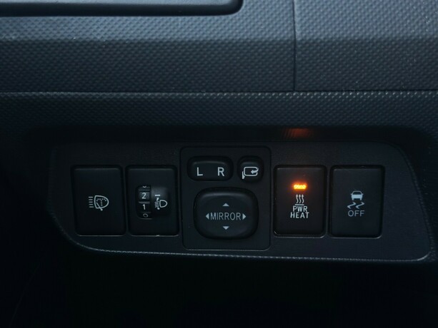 toyota-auris-diesel-2011-big-18