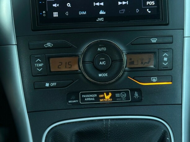 toyota-auris-diesel-2011-big-15