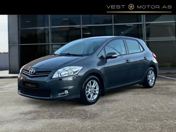 toyota-auris-diesel-2011-big-2