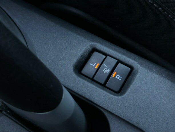 toyota-auris-diesel-2011-big-16