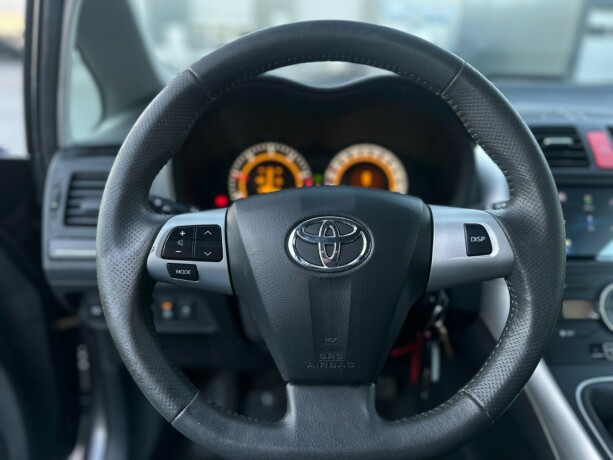 toyota-auris-diesel-2011-big-20