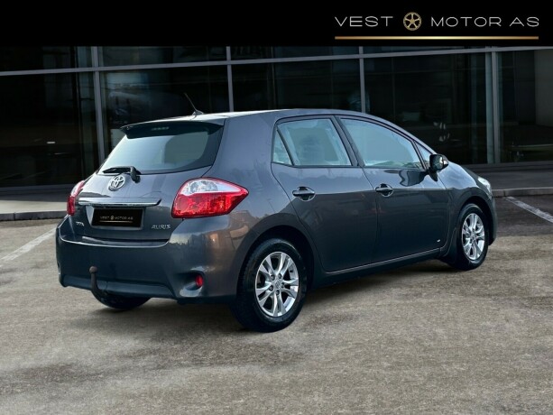 toyota-auris-diesel-2011-big-7