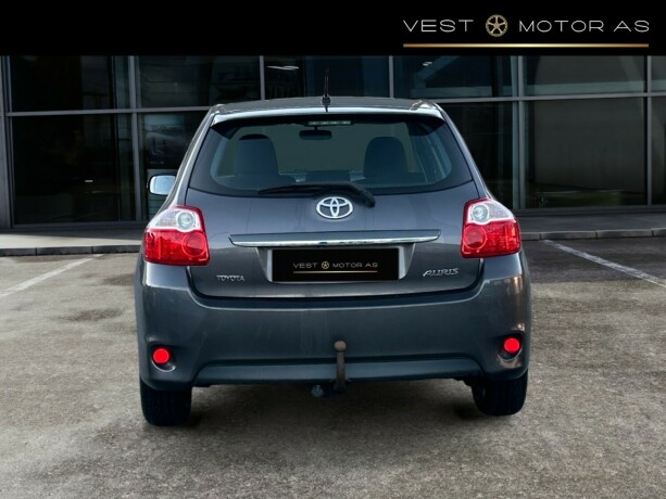 toyota-auris-diesel-2011-big-3