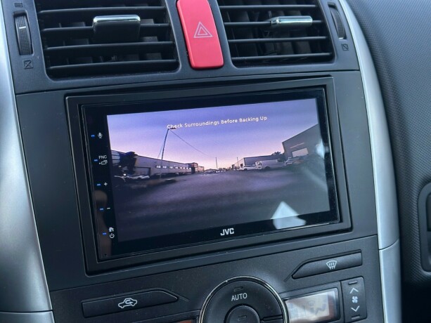 toyota-auris-diesel-2011-big-25