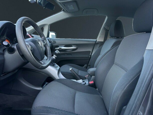 toyota-auris-diesel-2011-big-8