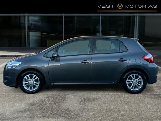toyota-auris-diesel-2011-big-5