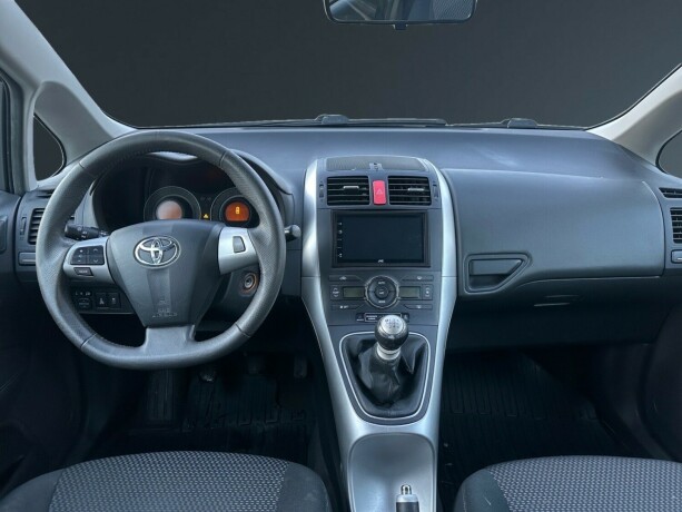 toyota-auris-diesel-2011-big-10