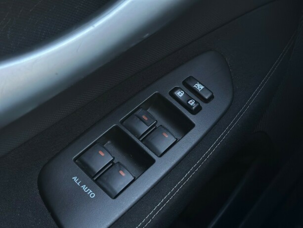 toyota-auris-diesel-2011-big-17