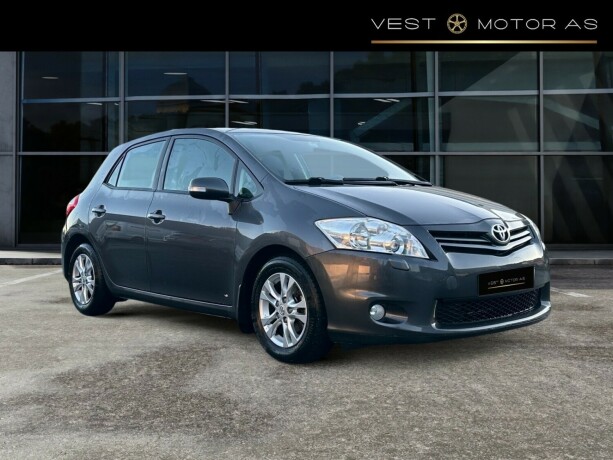 toyota-auris-diesel-2011-big-0