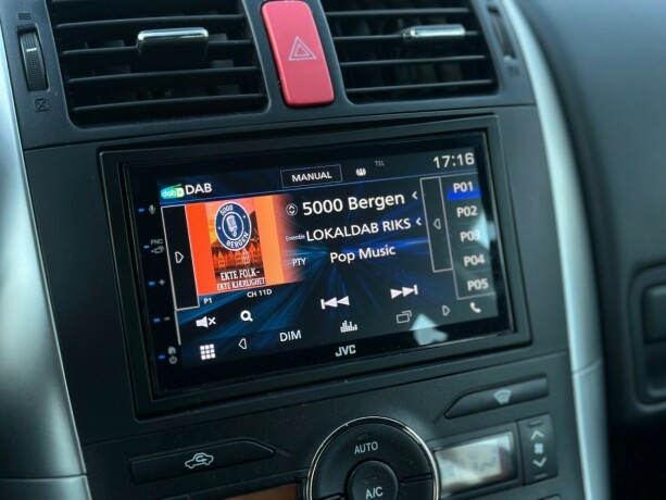 toyota-auris-diesel-2011-big-23