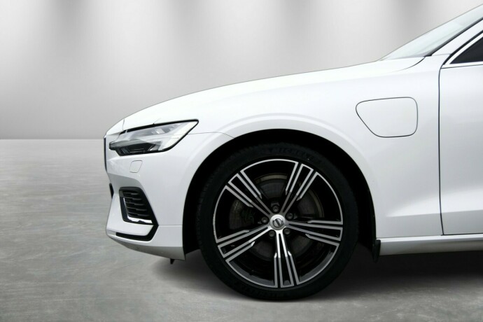 volvo-v60-plug-in-petrol-2020-big-32