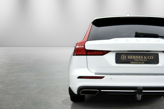 volvo-v60-plug-in-petrol-2020-big-8