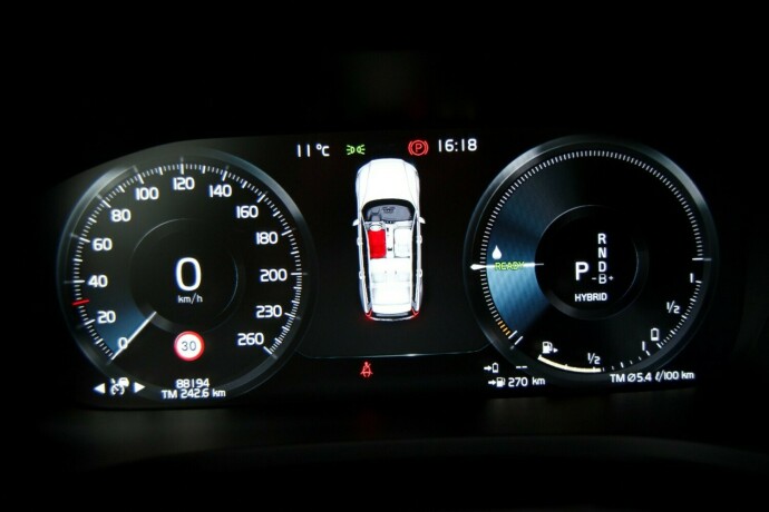 volvo-v60-plug-in-petrol-2020-big-13