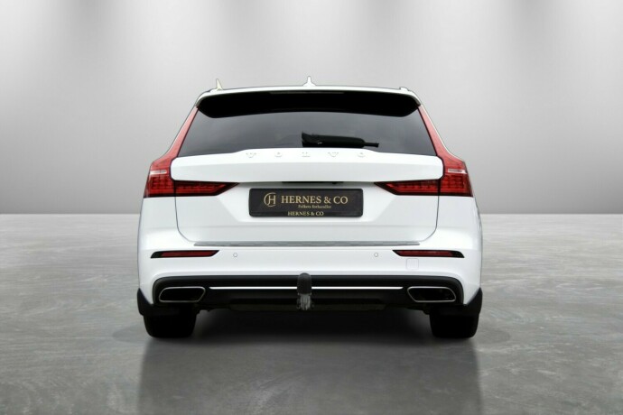 volvo-v60-plug-in-petrol-2020-big-7