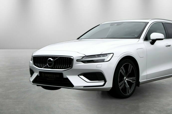 volvo-v60-plug-in-petrol-2020-big-2