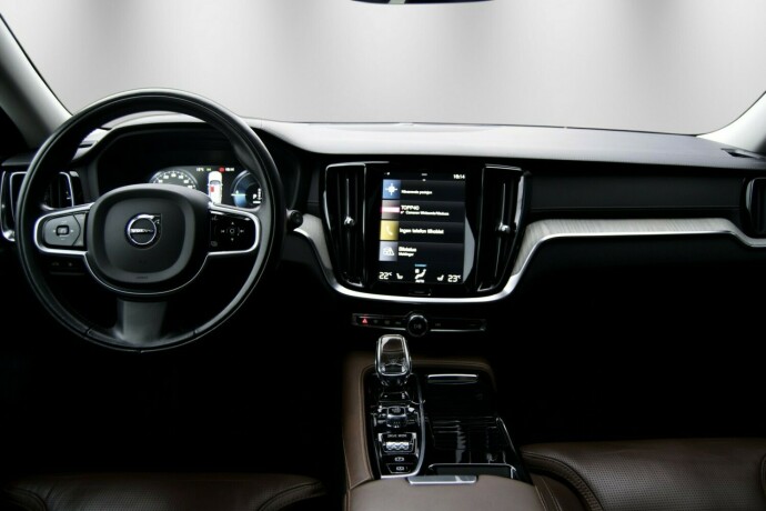 volvo-v60-plug-in-petrol-2020-big-9