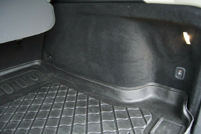 volvo-v60-plug-in-petrol-2020-big-30