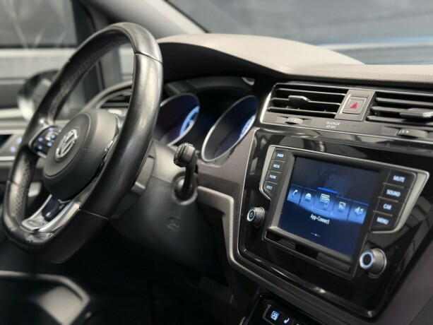 volkswagen-touran-bensin-2017-big-13