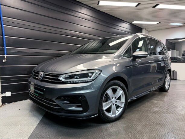 volkswagen-touran-bensin-2017-big-1