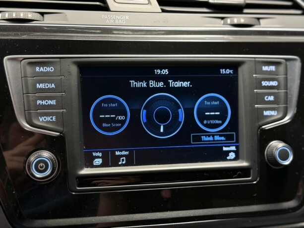 volkswagen-touran-bensin-2017-big-24