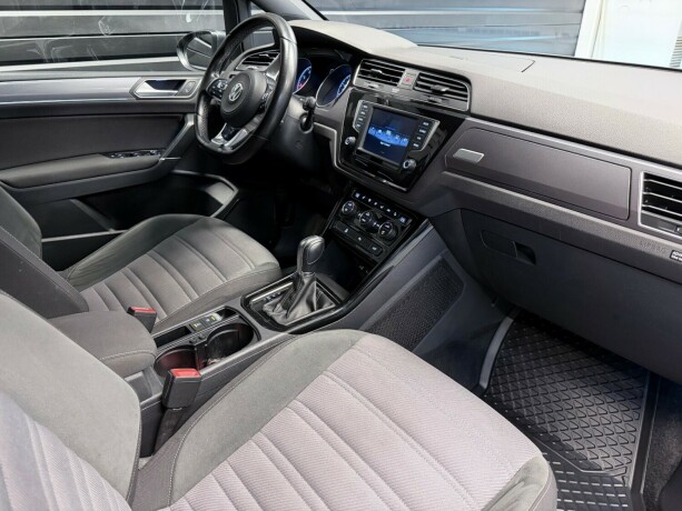 volkswagen-touran-bensin-2017-big-14