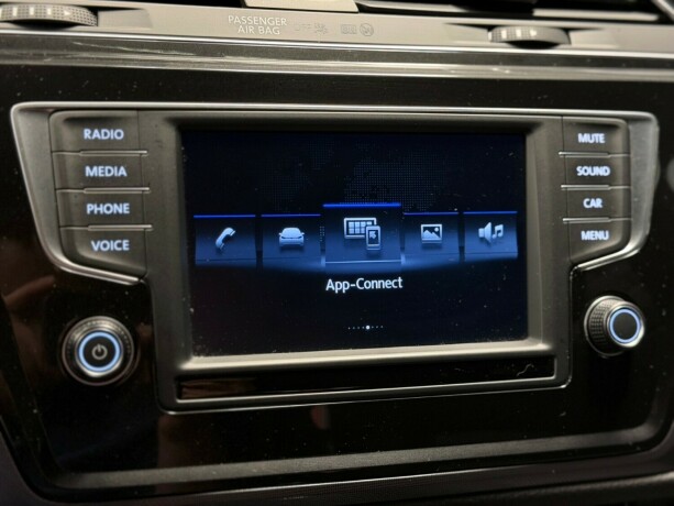 volkswagen-touran-bensin-2017-big-23