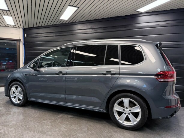 volkswagen-touran-bensin-2017-big-4