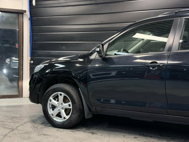 toyota-rav4-bensin-2011-big-7