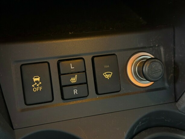 toyota-rav4-bensin-2011-big-22