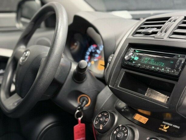 toyota-rav4-bensin-2011-big-13
