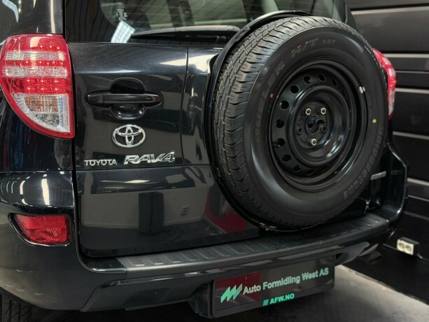 toyota-rav4-bensin-2011-big-6