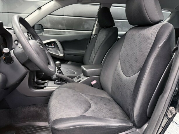 toyota-rav4-bensin-2011-big-12