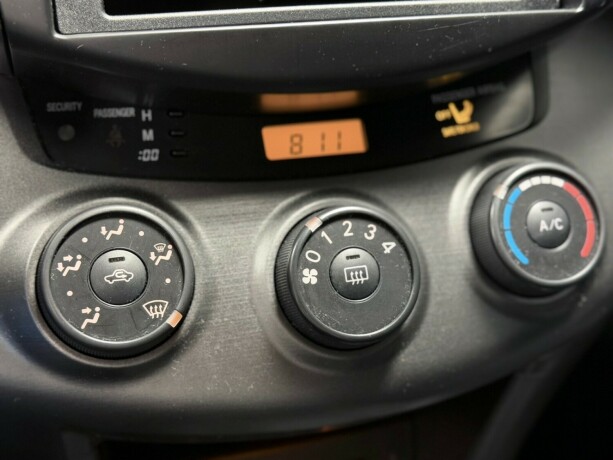 toyota-rav4-bensin-2011-big-23