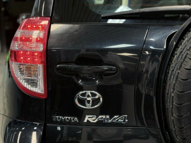 toyota-rav4-bensin-2011-big-28