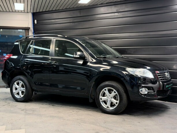 toyota-rav4-bensin-2011-big-9