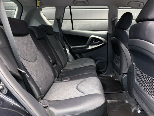 toyota-rav4-bensin-2011-big-17