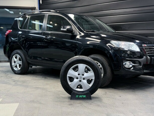 toyota-rav4-bensin-2011-big-26