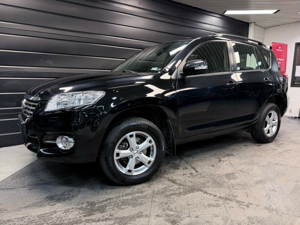 toyota-rav4-bensin-2011-big-0