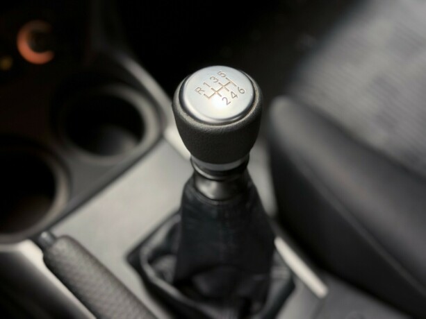 toyota-rav4-bensin-2011-big-20