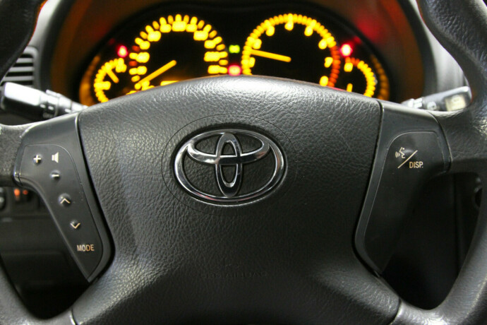 toyota-avensis-bensin-2004-big-10