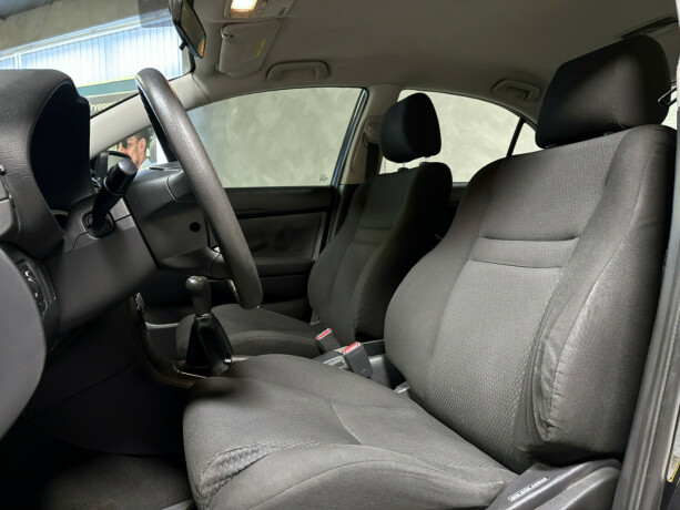 toyota-avensis-bensin-2004-big-4