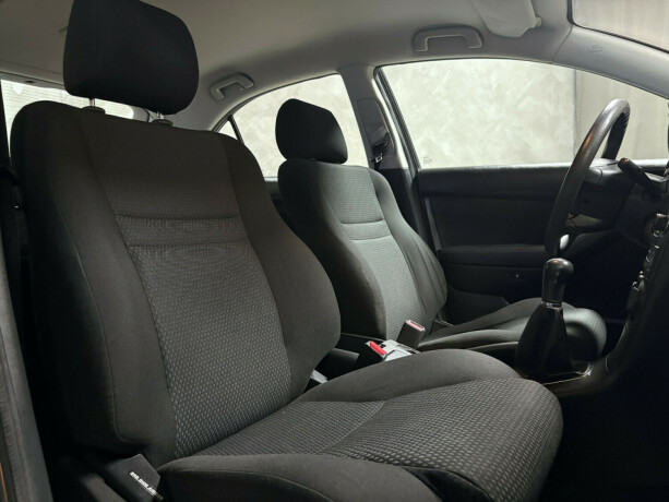 toyota-avensis-bensin-2004-big-5