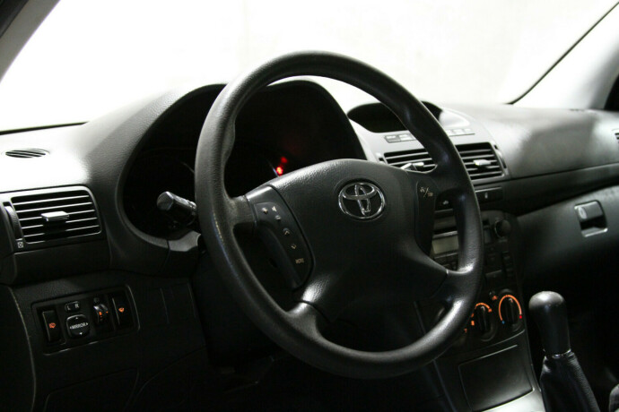 toyota-avensis-bensin-2004-big-12