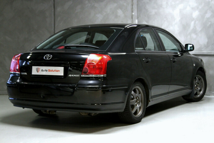 toyota-avensis-bensin-2004-big-1