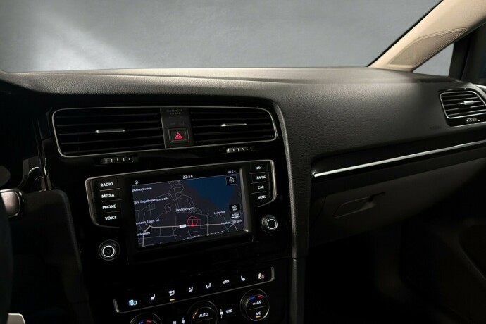 volkswagen-golf-bensin-2016-big-13